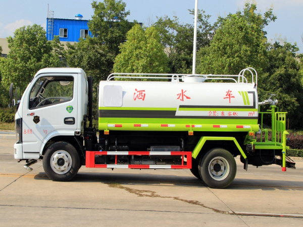 國六東風(fēng)小多利卡5噸灑水車(chē)