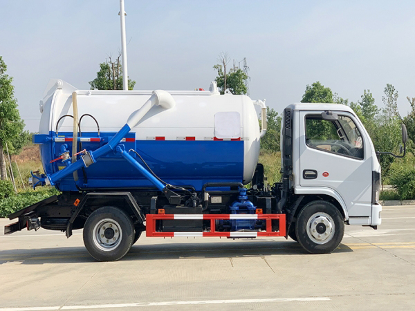 國六小多利卡 5方 吸污車(chē)