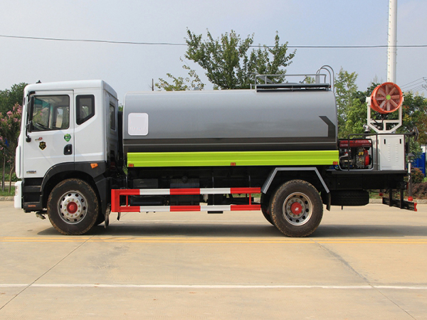國六東風(fēng)D9 12-14噸 噴霧車(chē)