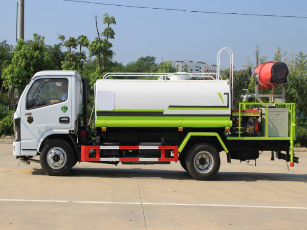 國六小多利卡 5噸 噴霧車(chē)