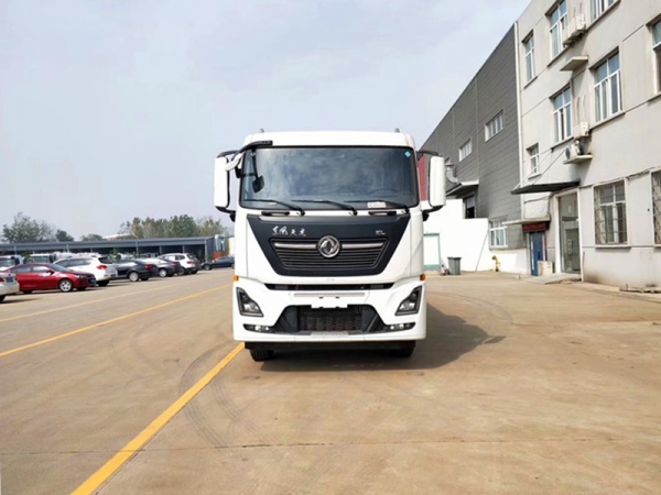 東風(fēng)天龍后八輪20噸噴霧車(chē)