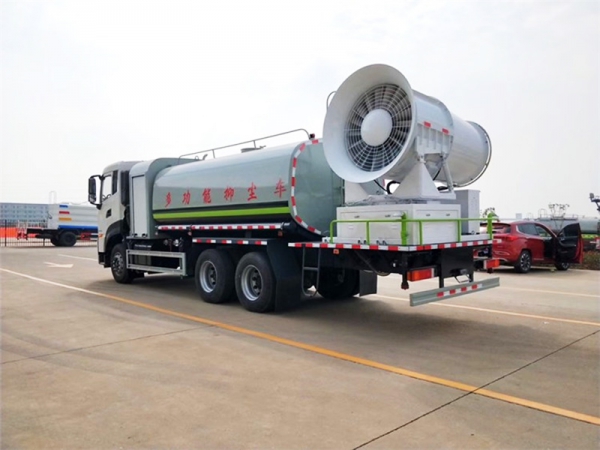 東風(fēng)天龍后八輪20噸噴霧車(chē)
