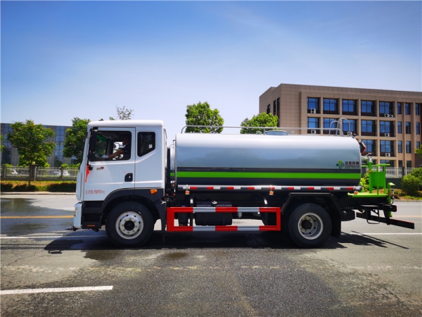東風(fēng)D9新款10-12噸灑水車(chē)