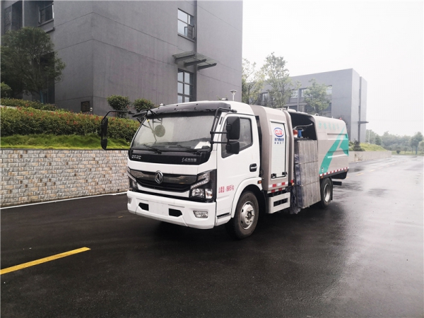 東風(fēng)純電動(dòng)護欄清洗車(chē)