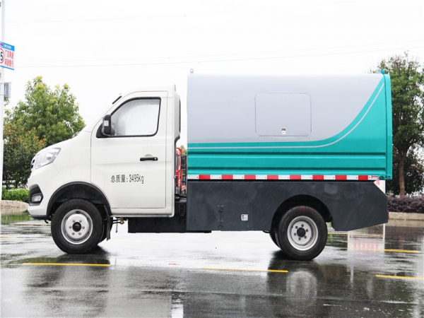 東風(fēng)4方廂式垃圾車(chē)