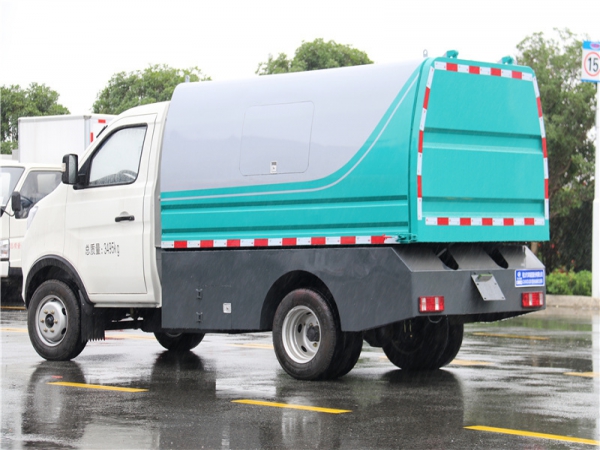 東風(fēng)4方廂式垃圾車(chē)