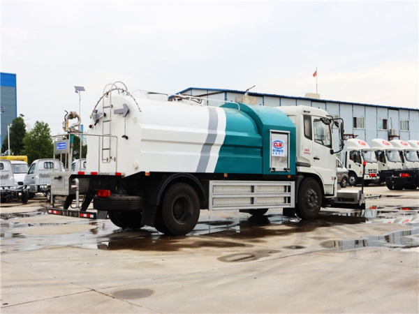 東風(fēng)天錦純電動(dòng)路面清洗車(chē)