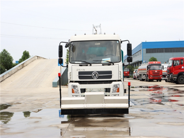 東風(fēng)天錦純電動(dòng)路面清洗車(chē)